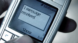 Empfang einer SMS © fotolia Foto: sg