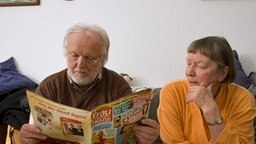 Der Welt abhanden - Ehepaar auf dem Sofa Der Welt abhanden - Ehepaar auf dem Sofa © Aus- und Fortbildung