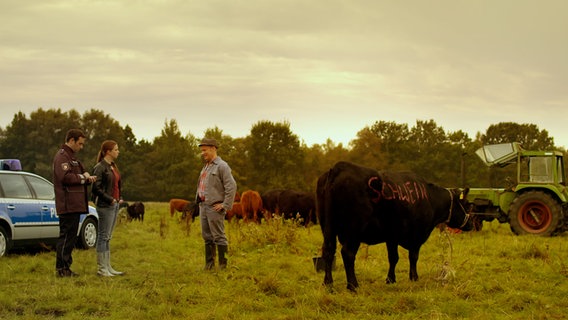 Filmszene: Die beiden Ermittler Posch (Katrin Ingendoh) und Husmann (Christian Hannig)... © Olaf Schaper 