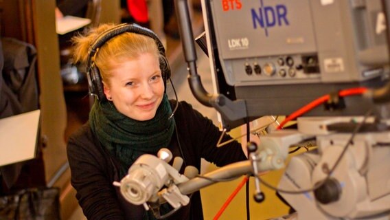 Lisa an Kamera 4 © NDR Foto: Henning Wirtz