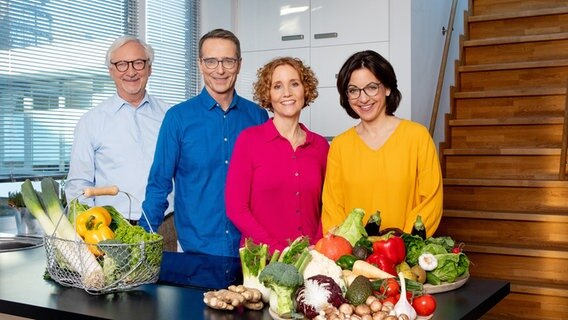 Die Ernährungs-Docs Jörn Klasen, Matthias Riedl, Viola Andresen und Silja Schäfer (v.l.). © NDR/Claudia Timmann Foto: Claudia Timmann