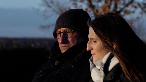 Leonora (rechts) und ihr Vater © NDR Foto: Screenshot