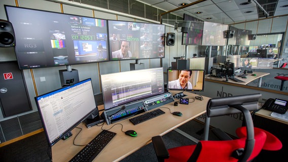 Die technische Abwicklung der linearen Fernsehprogramme von NDR und Radio Bremen erfolgt nun über den MDR in Leipzig. © MDR Foto: Robert Hensel