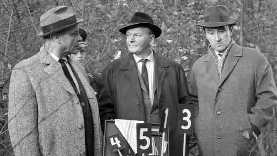 Stahlnetz-Folge: Rehe (1964) - Die Kommissare, Mitte: Heinz Engelmann © NDR Foto: NDR