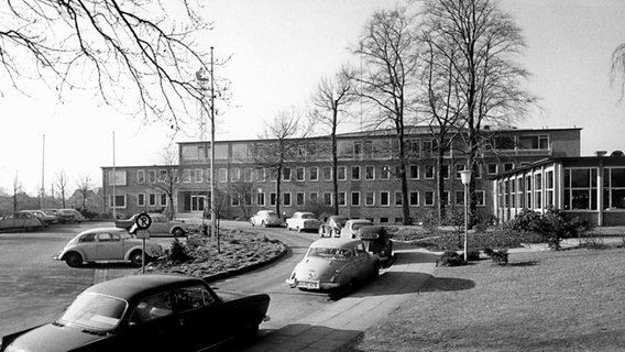 Das Fernsehhaus des NWDR in Hamburg-Lokstedt wurde im Sommer 1953 in Betrieb genommen. © NDR 