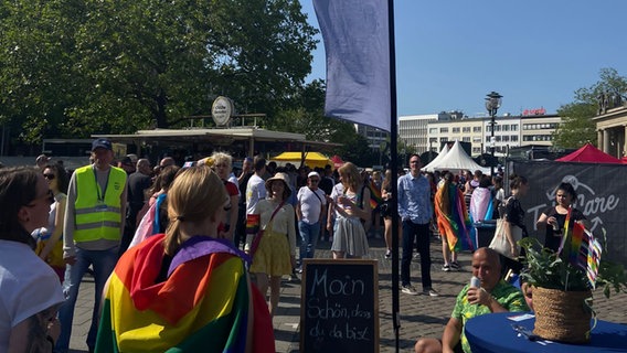 Der DialogBus beim CSD in Hannover am 27.05. © NDR Foto: NDR