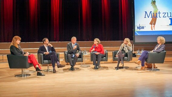 "Umbruch in der Gesellschaft - Neue Rollenbilder" - die Diskussionsrunde. © NDR/Cordula Kropke Foto: Cordula Kropke