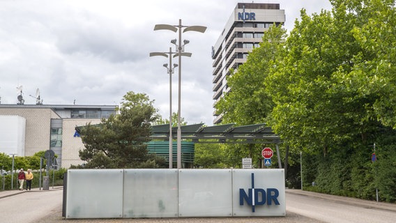 Der Haupteingang auf das NDR Gelände in Hamburg-Lokstedt © NDR Foto: Axel Herzig