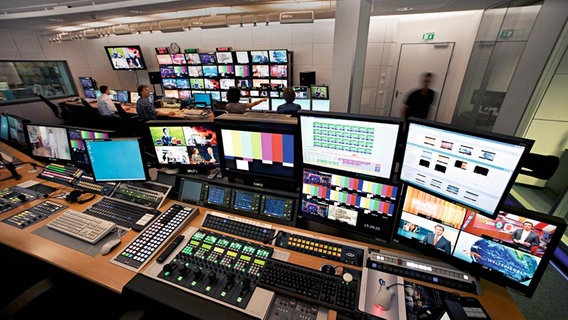 Regieraum beim NDR Fernsehen © NDR 