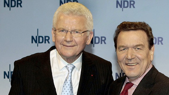 Jobst Plog (links) und Gerhard Schröder © dpa Foto: Ulrich Perrey
