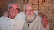 Bruder Ernestus und John Langley. © NDR 