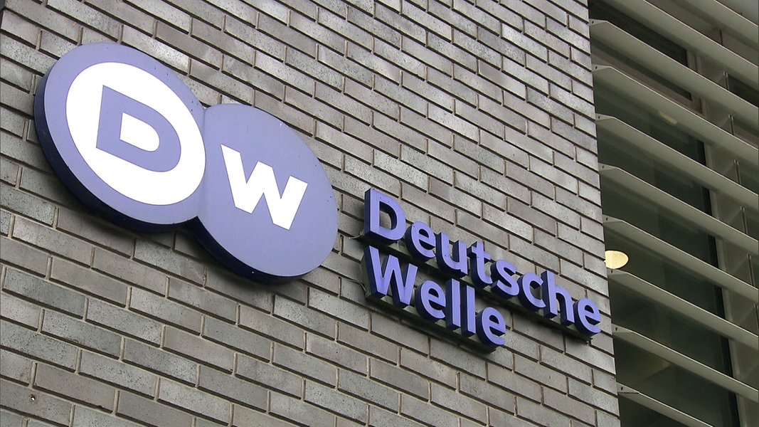 Дойч на ютубе на русском. Deutsche Welle красивые. Deutsche Welle Московская студия. Офис телеканала Deutsche Welle.
