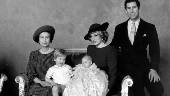 Familienfoto der Taufe von Prinz Harry von Großbritannien © doa 