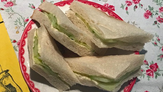 eat.READ.sleep: Gurkensandwiches mit Ken Follett | NDR.de - Kultur - Buch