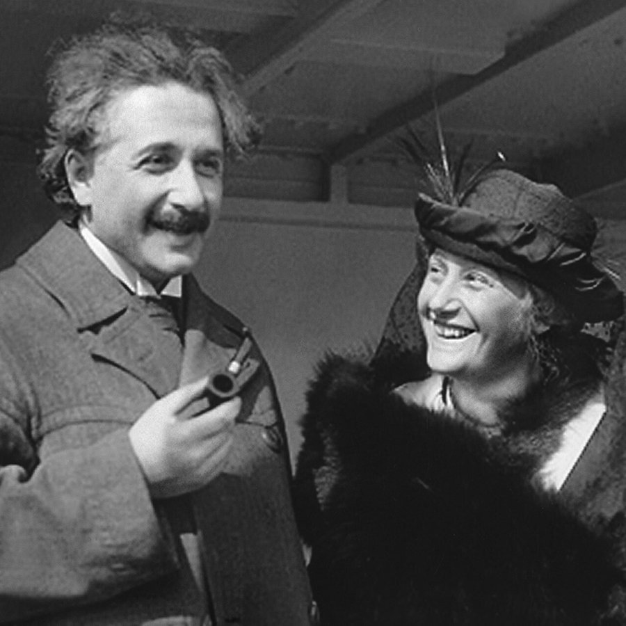 Albert Einstein mit Ehefrau Mileva Maric © picture alliance Foto:  | -