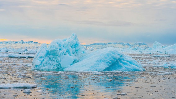 Ein Eisberg in Grönland © Picture Alliance / NurPhoto | Ulrik Pedersen Foto: Ulrik Pedersen
