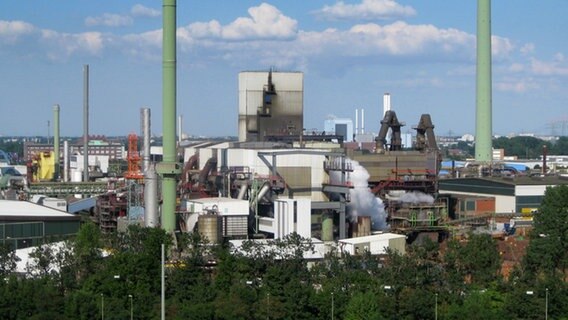 Das Arubis-Werk neben dem Energieberg in Wilhelmsburg. © NDR Foto: Gitte Alpen