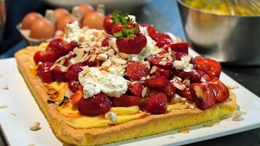 Erdbeeren mit Biskuit und Vanillecreme © NDR Foto: Florian Kruck