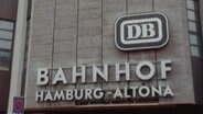 Schriftzug vom Bahnhof Altona in Hamburg.  