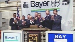 Vertreter von Bayer an der New Yorker Wall Street zum Börsengang 2002. Vertreter von Bayer an der New Yorker Wall Street zum Börsengang 2002.