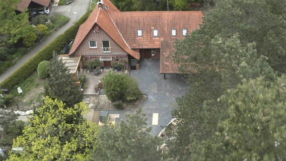 Blick aus der Luft auf das Haus des mutmaßlichen Mörders Kurt-Werner Wichmann. © NDR 