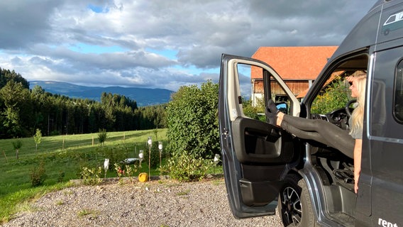 Reporterin Maike Tschorn ist wieder mit ihrem Camper unterwegs – diesmal nach Österreich in die südliche Steiermark. © HR/Tanja Höschele 