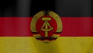 Die Flagge der DDR.  