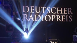 Banner im Scheinwerferlicht "Deutscher Radiopreis"  