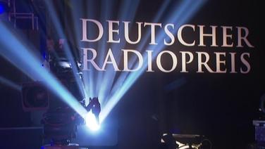 Banner im Scheinwerferlicht "Deutscher Radiopreis"  