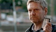 Wallanders (Kenneth Branagh) Ermittlungen kommen nur langsam voran. © ARD Degeto/Yellow Bird 