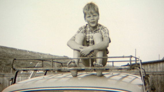 Werner Junge wuchs in St. Peter-Ording "hart am Wind" auf. Seine Eltern waren passionierte Strandsegler. Aber Werner durfte zuerst nur zugucken. © © NDR/Michelsen 