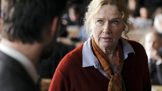 Die Norwegerin Åse (Liv Ullmann) liebte einen deutschen Soldaten und wurde vom Nazi-Regime gezwungen, das rassisch wertvolle Kind in ein Lebensborn-Heim nach Deutschland zu geben. © ARD Degeto/Zinnober Film/2012 TOM TRAMBOW 