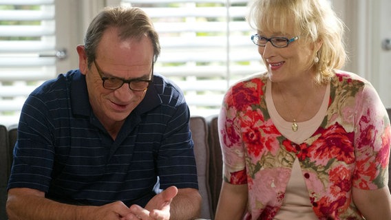 Kay (Meryl Streep) und ihr Mann Arnold (Tommy Lee Jones) sollen während der Ehetherapie ihre sexuellen Fantasien preisgeben. © NDR/Degeto/ 2012 GHS Productions LLC, all rights reserved 