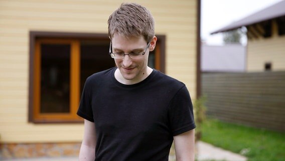Edward Snowden in Moskau. © NDR/Praxis Films 