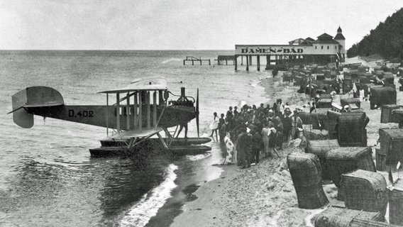 Ankunft am Strand von Sellin auf Rügen um 1930. © Radio Bremen/Hans Knospe 