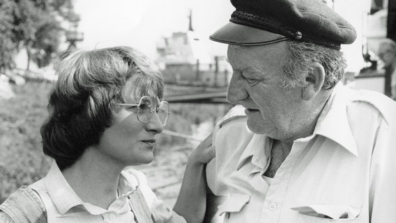 Hinrich Petermann (Uwe Dallmeier) und seine Tochter Gerda (Uta Stammer). © NDR/Stroemer 