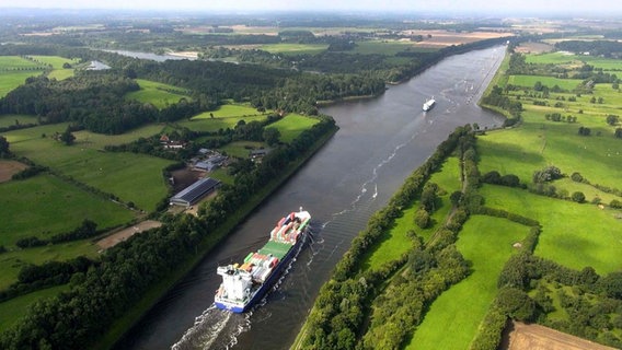 Der Nord-Ostsee-Kana führt quer durch Schleswig-Holstein von Kiel nach Brunsbüttel. © NDR/Uli Patzwahl 