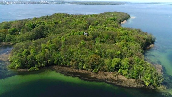 Die Insel Kaninchenwerder mitten im Schweriner See gehört zum Stadtgebiet von Schwerin. © NDR 