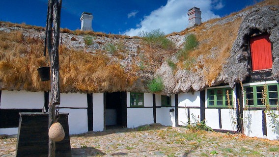 Früher waren die Häuser auf der Insel Læsø mit Tang gedeckt. © NDR/MANFRED SCHULZ TV & FilmProduktion 