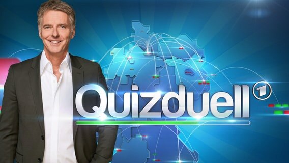 Jörg Pilawa bittet wieder prominente Kandidaten zum "Quizduell-Olymp": Stars fordern die drei klügsten "Quizzer" Deutschlands heraus. © NDR/ARD/Thomas Leidig/brand new medi 