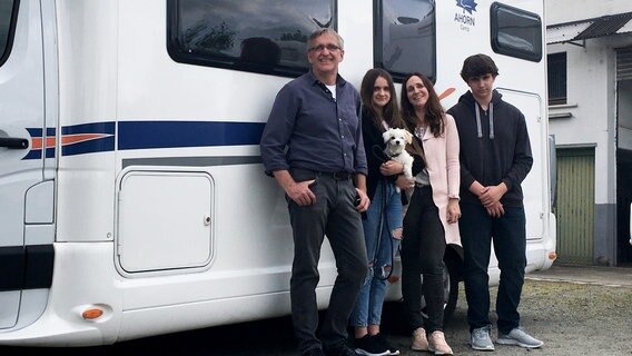Familie Rösner aus Hochstetten-Dhaun sind Campingneulinge. Für den Einstieg haben sie ein Wohnmobil gemietet und reisen damit an die Ostseeküste. Familie Rösner aus Hochstetten-Dhaun sind Campingneulinge. Für den Einstieg haben sie ein Wohnmobil gemietet und reisen damit an die Ostseeküste. © NDR/SWRBavaria Entertainment GmbH