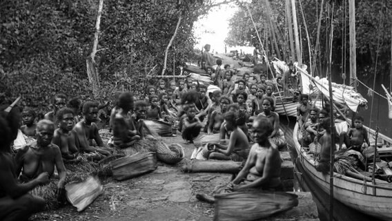 Indigene in Palau, Foto Hamburgische Südsee-Expedition 1909 © NDR/ARTE/MARKK Hamburg 