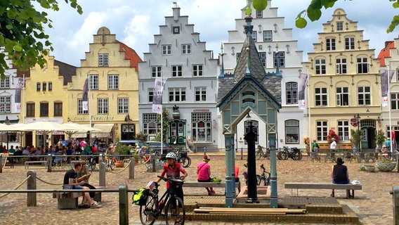 Friedrichstadt an der Eider - von Holländern erbaut - mit seinen Grachten eines der schönsten Städtchen Schleswig-Holsteins. Friedrichstadt an der Eider - von Holländern erbaut - mit seinen Grachten eines der schönsten Städtchen Schleswig-Holsteins. © NDR
