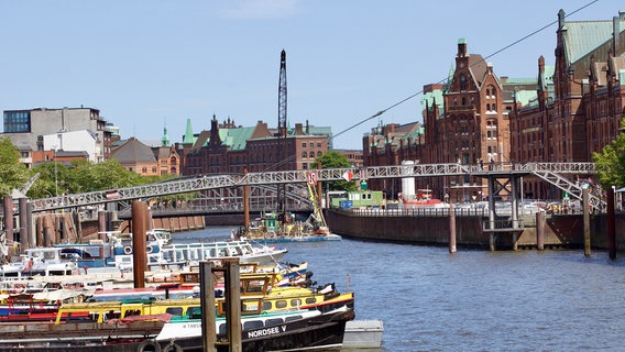 Alle Touristen wollen einmal in die Fleete der Speicherstadt, aber das geht nur bei Flut und die kommt alle sechs Stunden. © NDR/MoersMedia/Nicole Wächter 