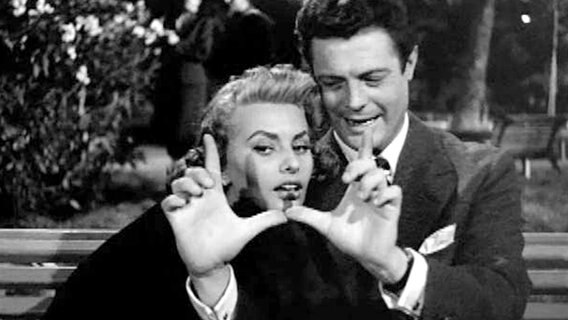 Corrado (Marcello Mastroianni) und die schöne Antonietta (Sophie Loren). © ARD Degeto 