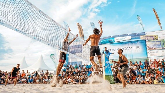 Beachvolleyspieler © NDR/Christopher Quattlender 