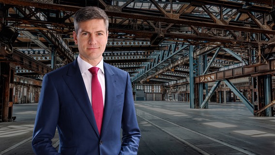 "Die 100 - was Deutschland bewegt": So heißt eine neue Sendung mit Ingo Zamperoni, in der 100 Menschen aus der Bevölkerung zu gesellschaftspolitischen Themen Stellung beziehen. © NDR/Jennifer Fey/Mirco Piha 