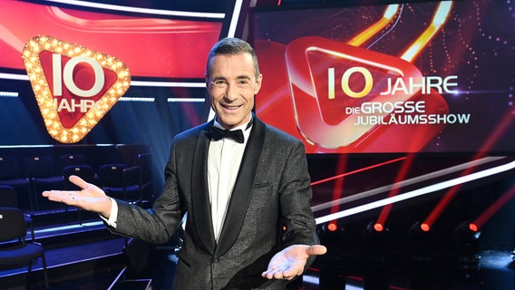 Moderator Kai Pflaume feiert in diesem Jahr zehnjähriges Jubiläum mit seiner beliebten und erfolgreichen Rateshow "Kaum zu glauben!": Exakt am 14. Juli 2014 ging das Erfolgsformat im NDR Fernsehen an den Start. © NDR/Uwe Ernst 