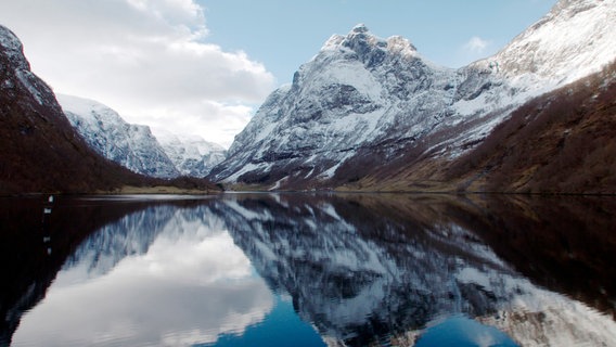 Der Naeroyfjord: das Weltkulturerbe wird ab 2026 nur noch emissionsfrei zu befahren sein. © NDR 