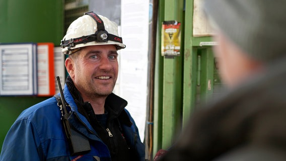 Holger Stomberg ist Dockmeister bei Emden Dockyards. © NDR/Zentralfilm 